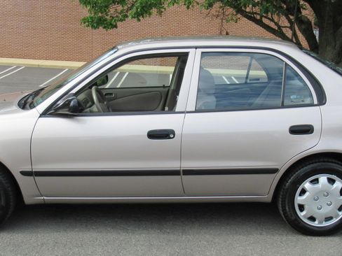 Used 1999 Chevrolet Prizm FWD image 5