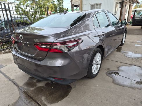 Used 2021 Toyota Camry LE image 4