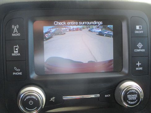 Used 2015 Jeep Renegade Latitude image 5