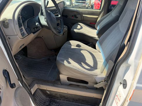 Used 2000 GMC Safari Passenger RWD image 10
