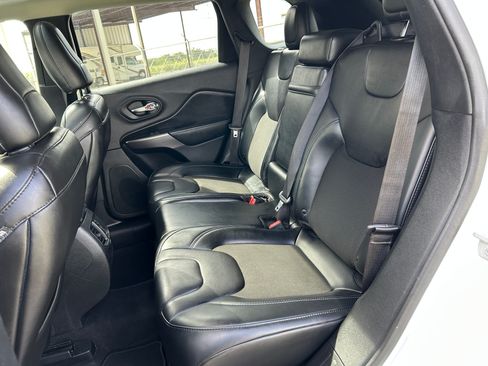 Used 2019 Jeep Cherokee FWD Latitude Plus image 5