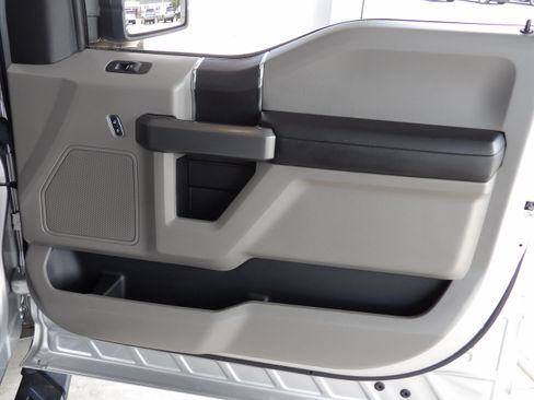 Used 2017 Ford F150 XLT image 23