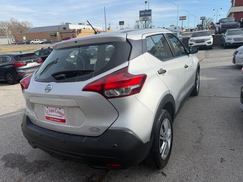Used 2020 Nissan Kicks S image 5
