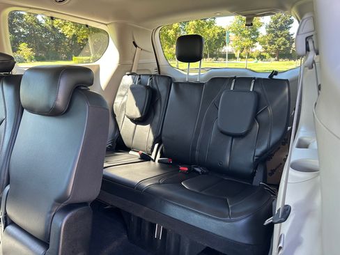 Used 2020 Chrysler Pacifica Touring-L Plus image 19