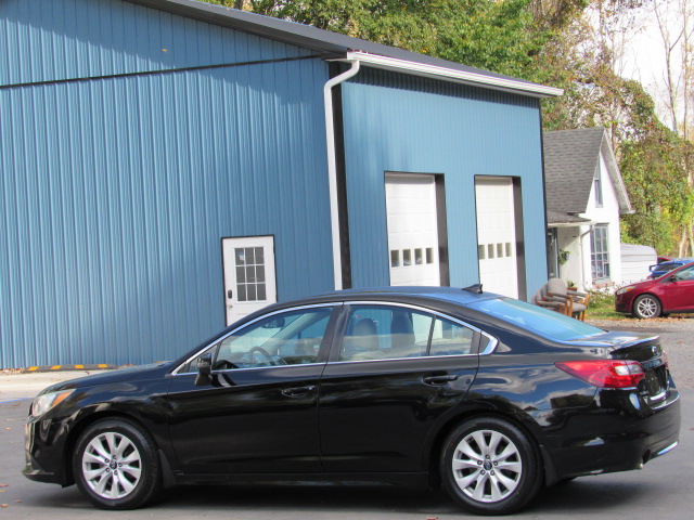 Used 2017 Subaru Legacy 2.5i Premium AWD/4WD image 5