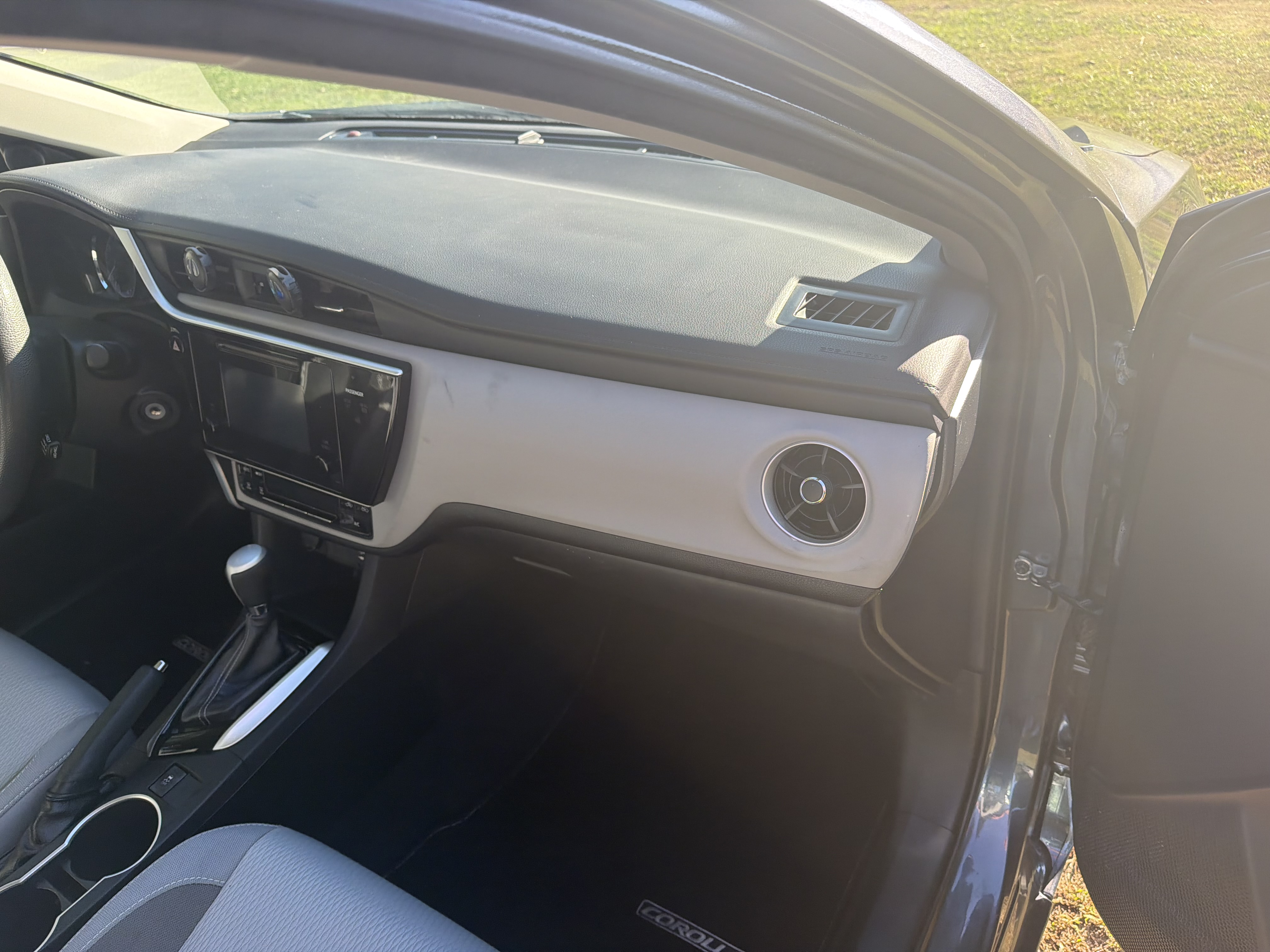 Used 2017 Toyota Corolla LE FWD image 64