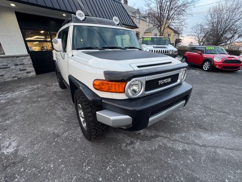 Used 2012 Toyota FJ Cruiser image 3