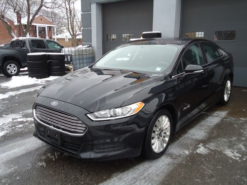 Used 2014 Ford Fusion SE image 2