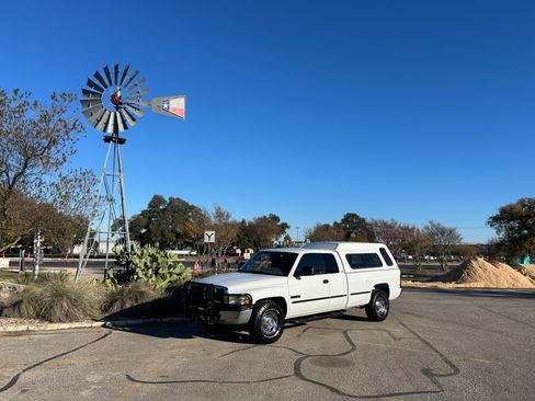 Used 1999 Dodge Ram 2500 Truck SLT image 1