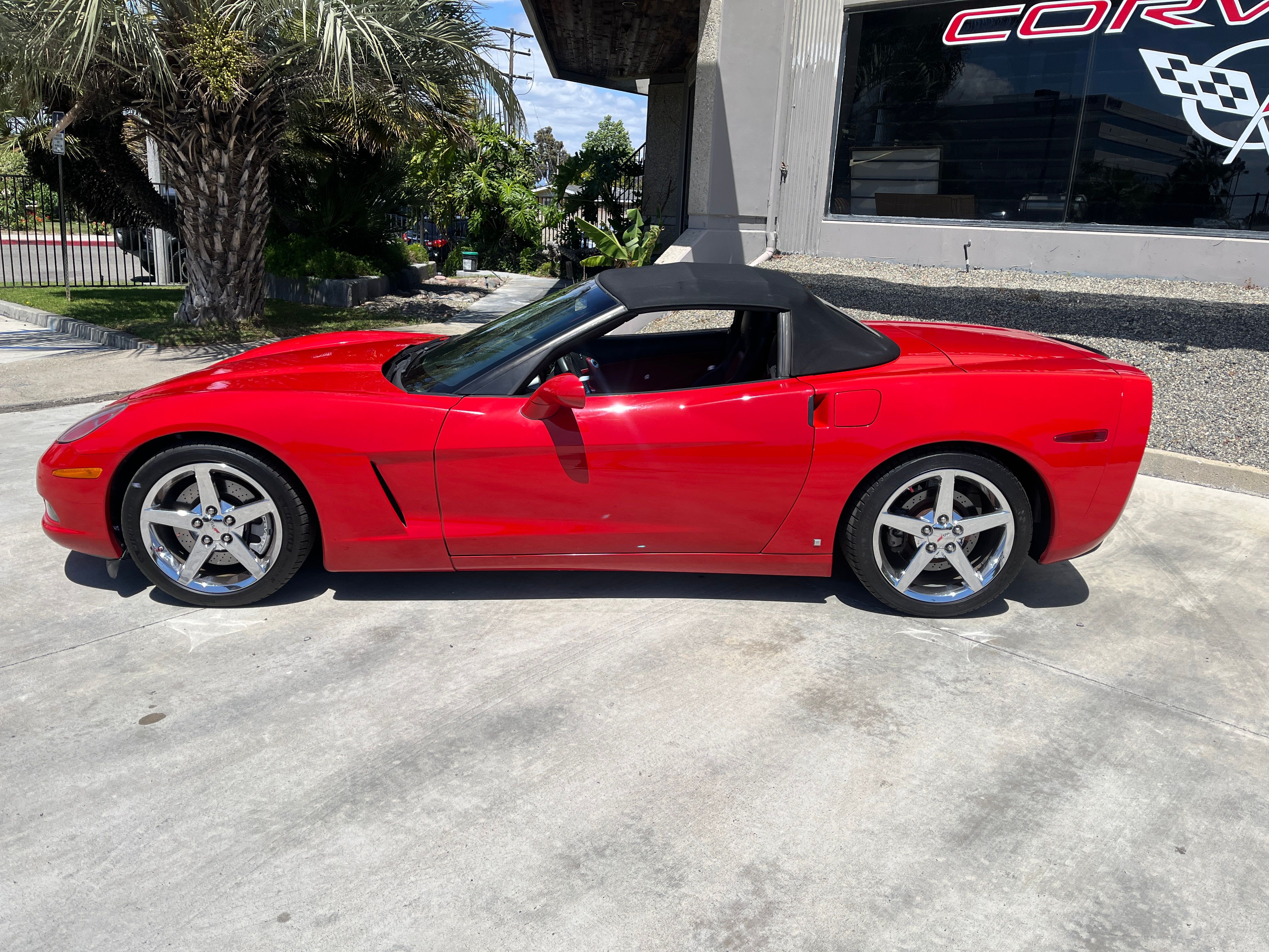 Used 2007 Chevrolet Corvette Convertible RWD image 2