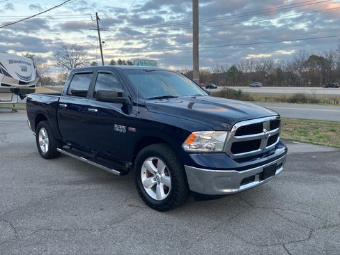 Used 2018 RAM 1500 SLT image 4