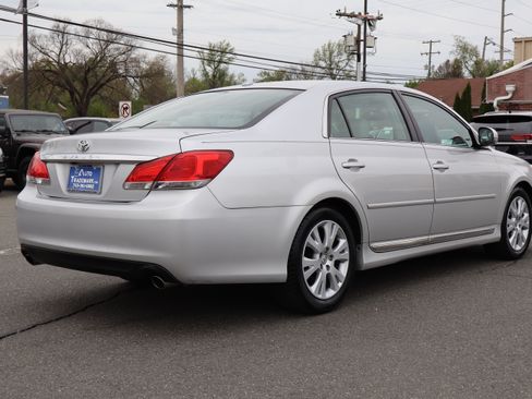 Used 2011 Toyota Avalon Limited image 8