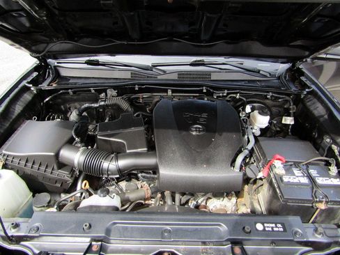 Used 2018 Toyota Tacoma SR5 image 14