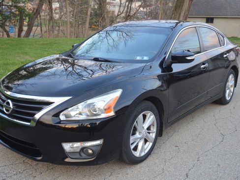 Used 2015 Nissan Altima 2.5 SV image 2