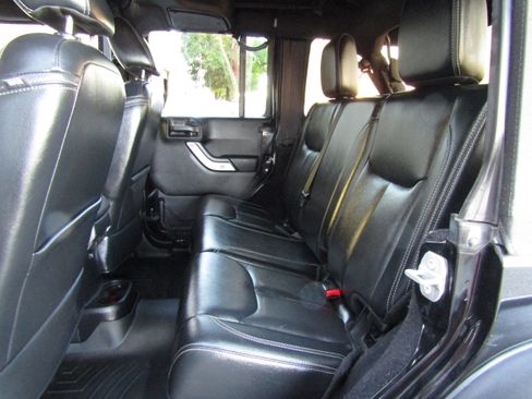 Used 2015 Jeep Wrangler Rubicon image 10