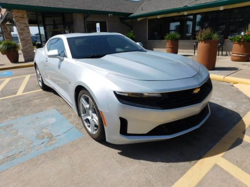 Used 2019 Chevrolet Camaro LT Coupe RWD image 1