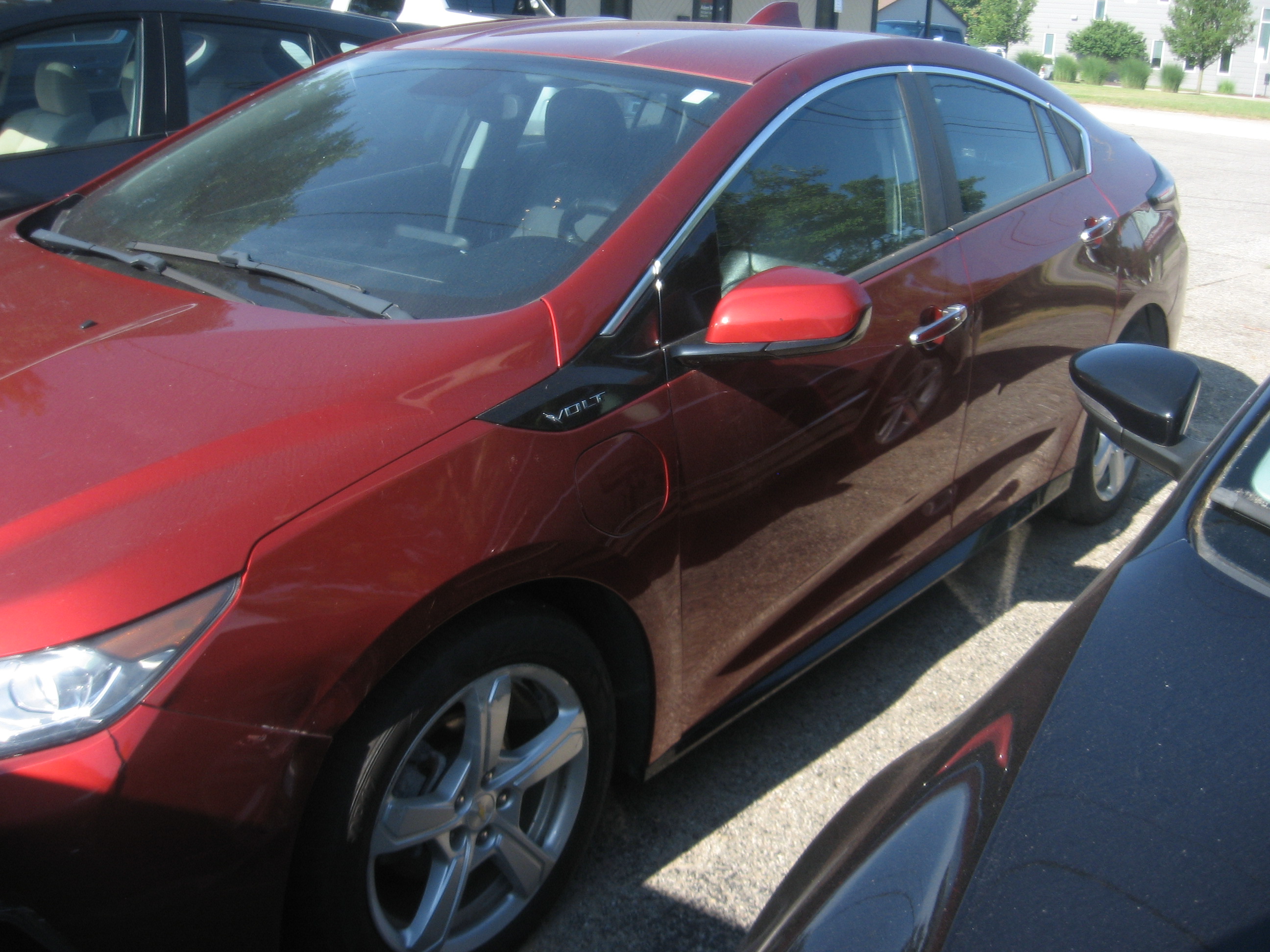 Used 2018 Chevrolet Volt LT FWD image 1