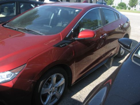 Used 2018 Chevrolet Volt LT FWD image 1