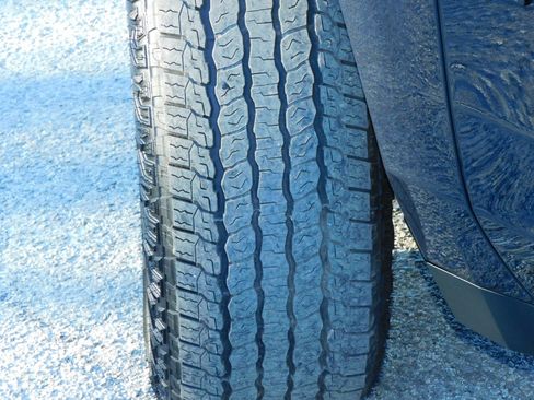 Used 2025 Chevrolet Suburban Z71 image 14