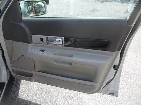 Used 2004 Lincoln LS image 12