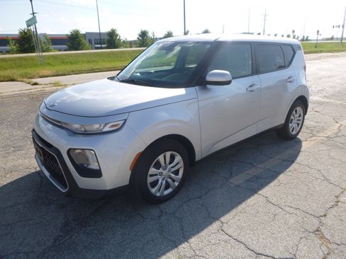 Used 2020 Kia Soul LX FWD Hatchback 2.0L 4-Cyl image 3