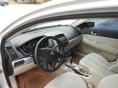 Used 2008 Mitsubishi Galant ES image 11