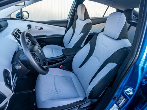 Used 2019 Toyota Prius image 27