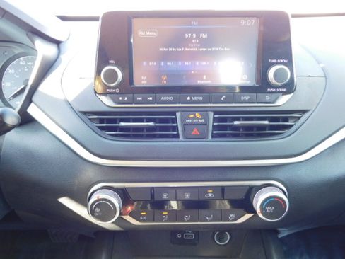Used 2023 Nissan Altima 2.5 S FWD image 13