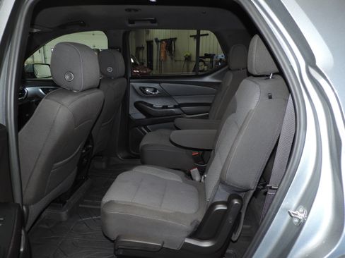 Used 2023 Chevrolet Traverse LT image 25