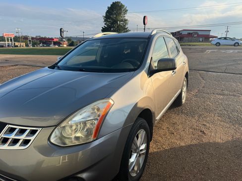 Used 2013 Nissan Rogue image 2