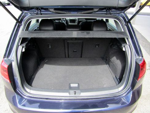 Used 2017 Volkswagen Golf FWD image 16