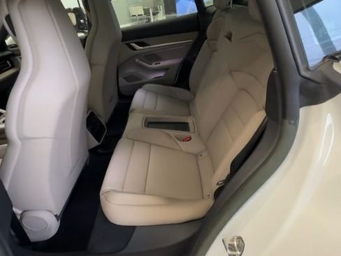 Used 2022 Porsche Taycan image 18