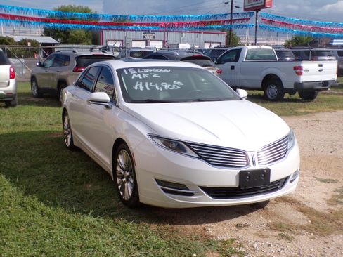 Used 2015 Lincoln MKZ image 5
