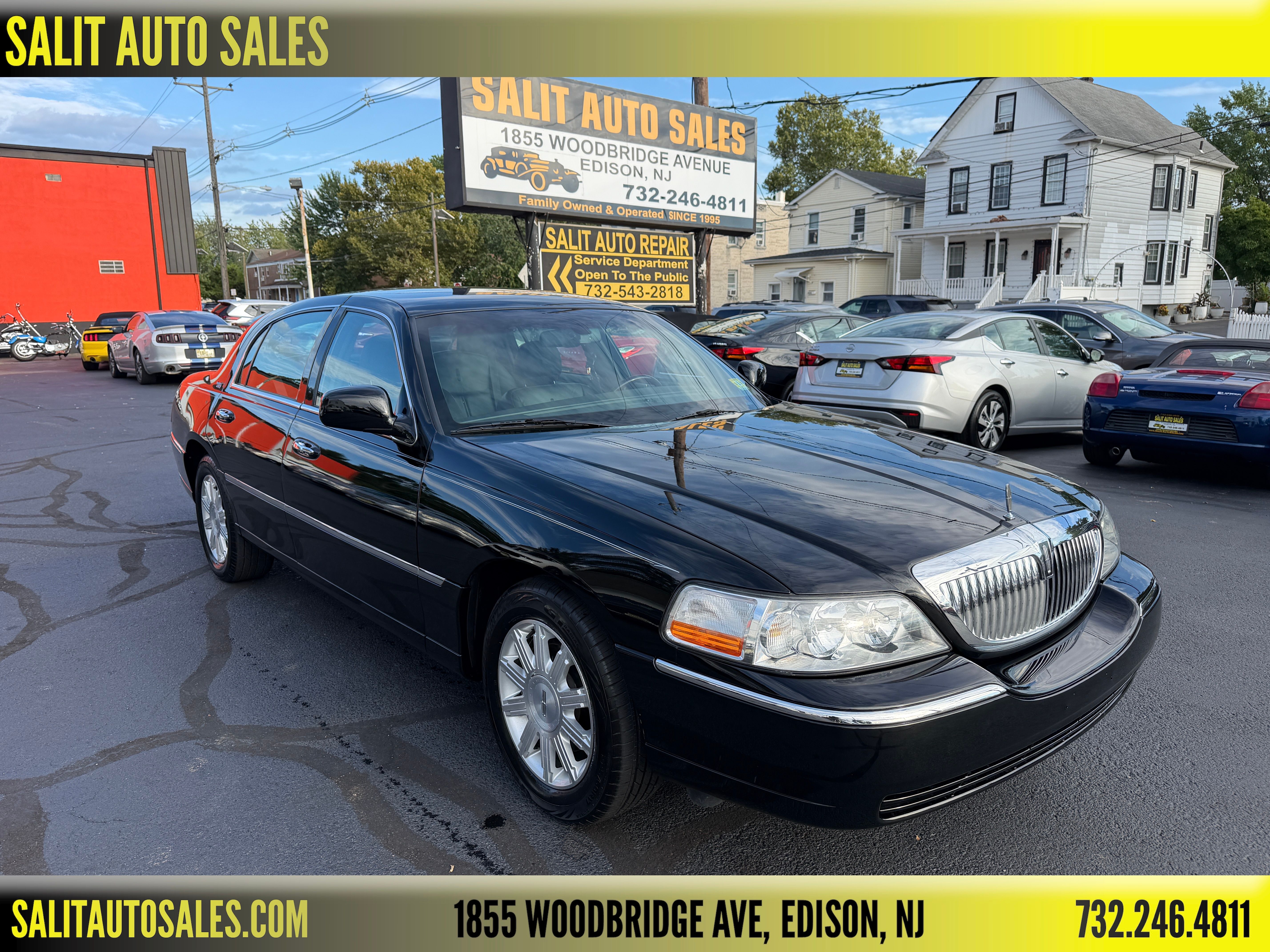 Used 2009 Lincoln Town Car Signature Limited RWD image 1