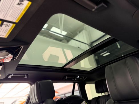 Used 2019 Land Rover Range Rover Supercharged image 17