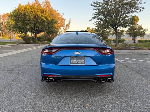 Used 2018 Kia Stinger GT1 Sedan 4D image 5