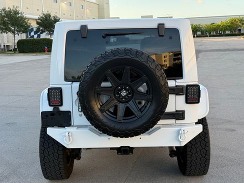 Used 2015 Jeep Wrangler 4WD Unlimited Sahara image 40