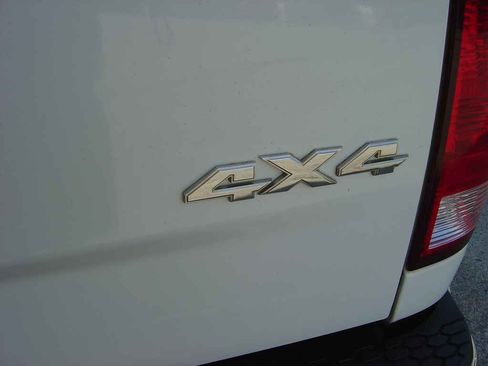 Used 2018 RAM 1500 Express image 10