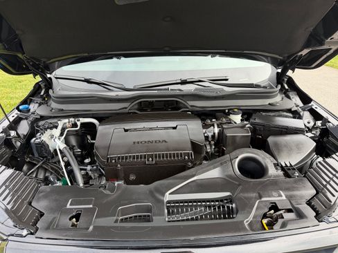 Used 2023 Honda Pilot Sport image 11