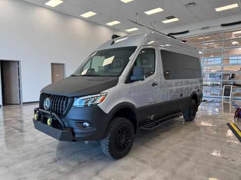 Used 2025 Mercedes-Benz Sprinter 2500 image 4