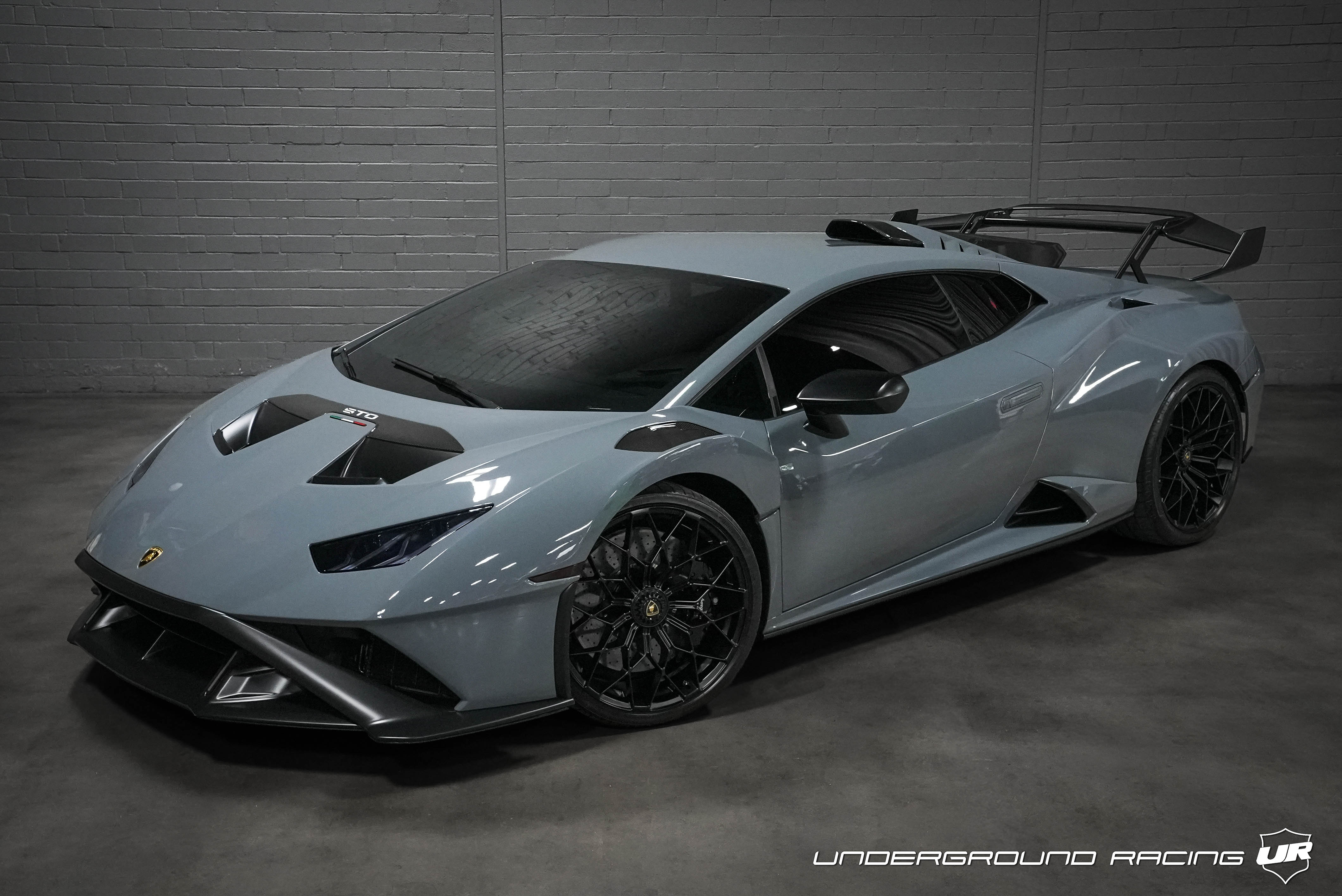 Used 2022 Lamborghini Huracan STO Coupe RWD image 3