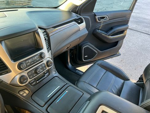 Used 2017 GMC Yukon XL Denali image 13