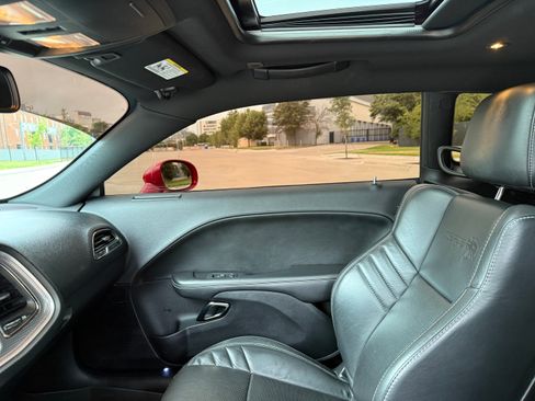 Used 2017 Dodge Challenger SRT Hellcat image 28