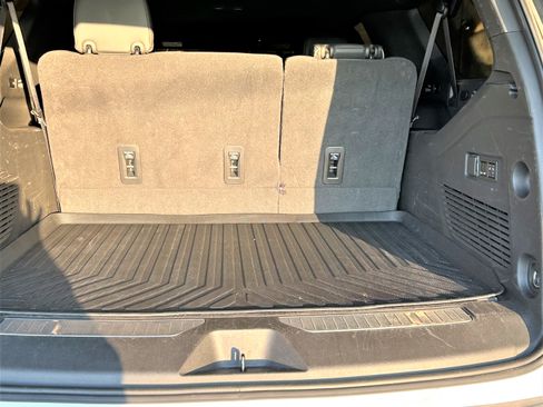 Used 2022 Chevrolet Suburban Premier image 13