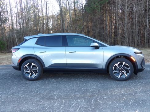 New 2026 Chevrolet Equinox EV LT image 11