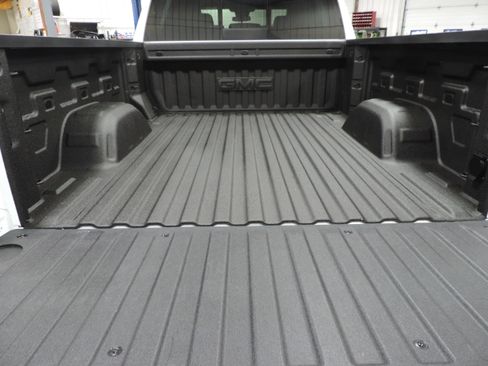 Used 2025 GMC Sierra 1500 Elevation image 28