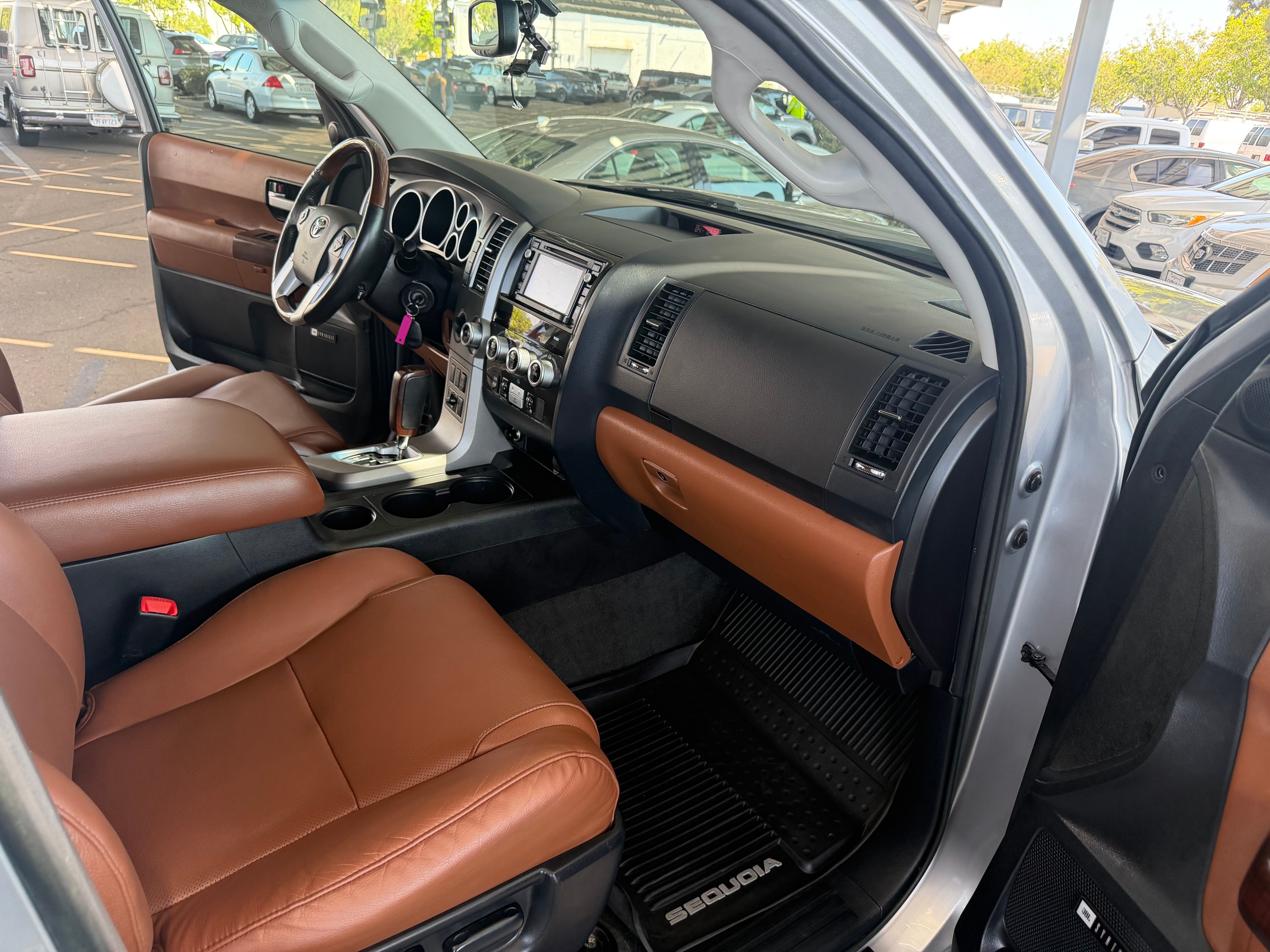 Used 2017 Toyota Sequoia Platinum AWD/4WD image 29