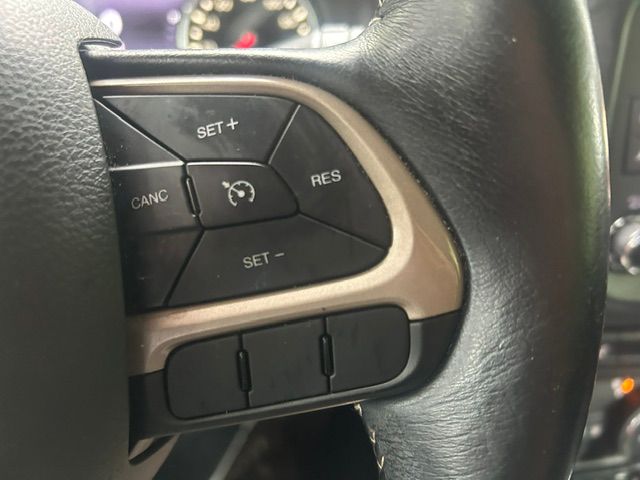 Used 2017 Jeep Renegade FWD Limited image 10