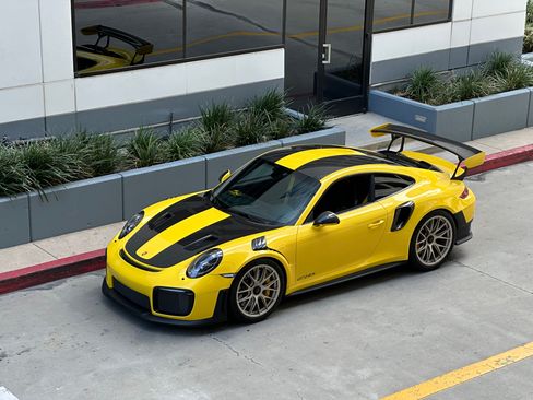 Used 2018 Porsche 911 GT2 RS Coupe RWD image 3