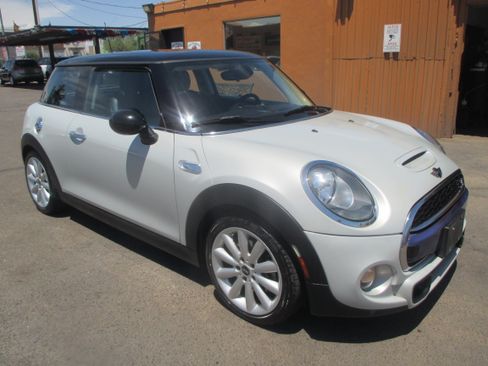 Used 2018 MINI Cooper S 2-Door Hardtop FWD image 16